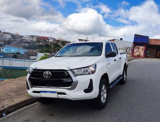 TOYOTA HILUX 2.8 D-4D TURBO DIESEL CD POWER PACK 4X4 MANUAL